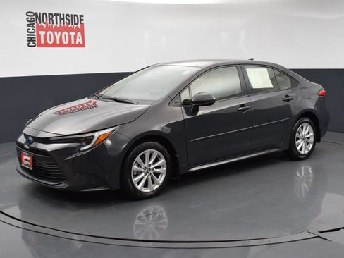 Used 2025 Toyota Corolla LE w/ LE Premium Package FWD image 8