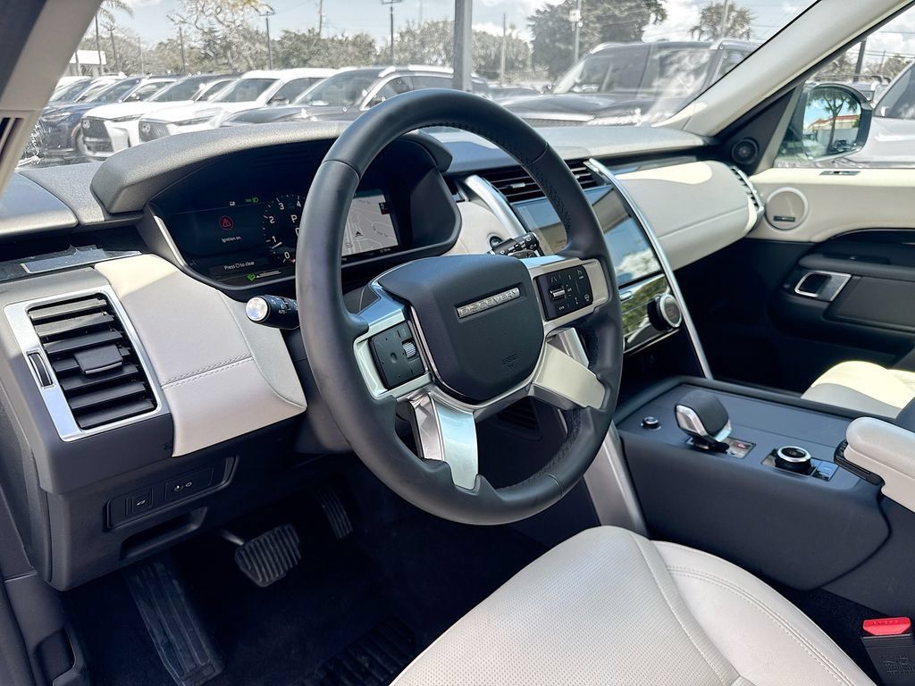 Used 2025 Land Rover Discovery S AWD/4WD image 10