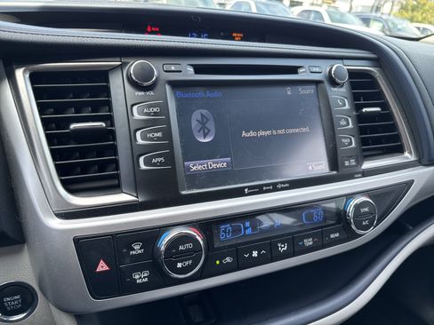 Used 2019 Toyota Highlander XLE FWD image 17