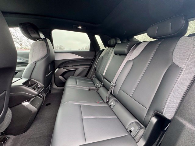 Used 2024 Cadillac Lyriq Tech AWD/4WD image 18
