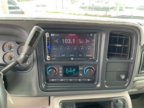 Used 2006 Chevrolet Avalanche Z66 w/ Sun And Sound Package image 13