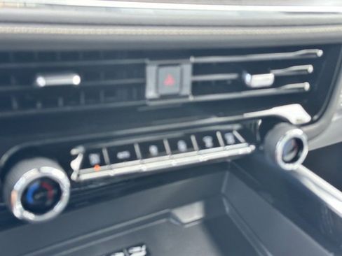 New 2025 Chevrolet Suburban Premier image 22