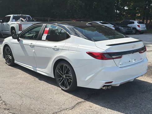 New 2026 Toyota Camry Hybrid FWD image 7