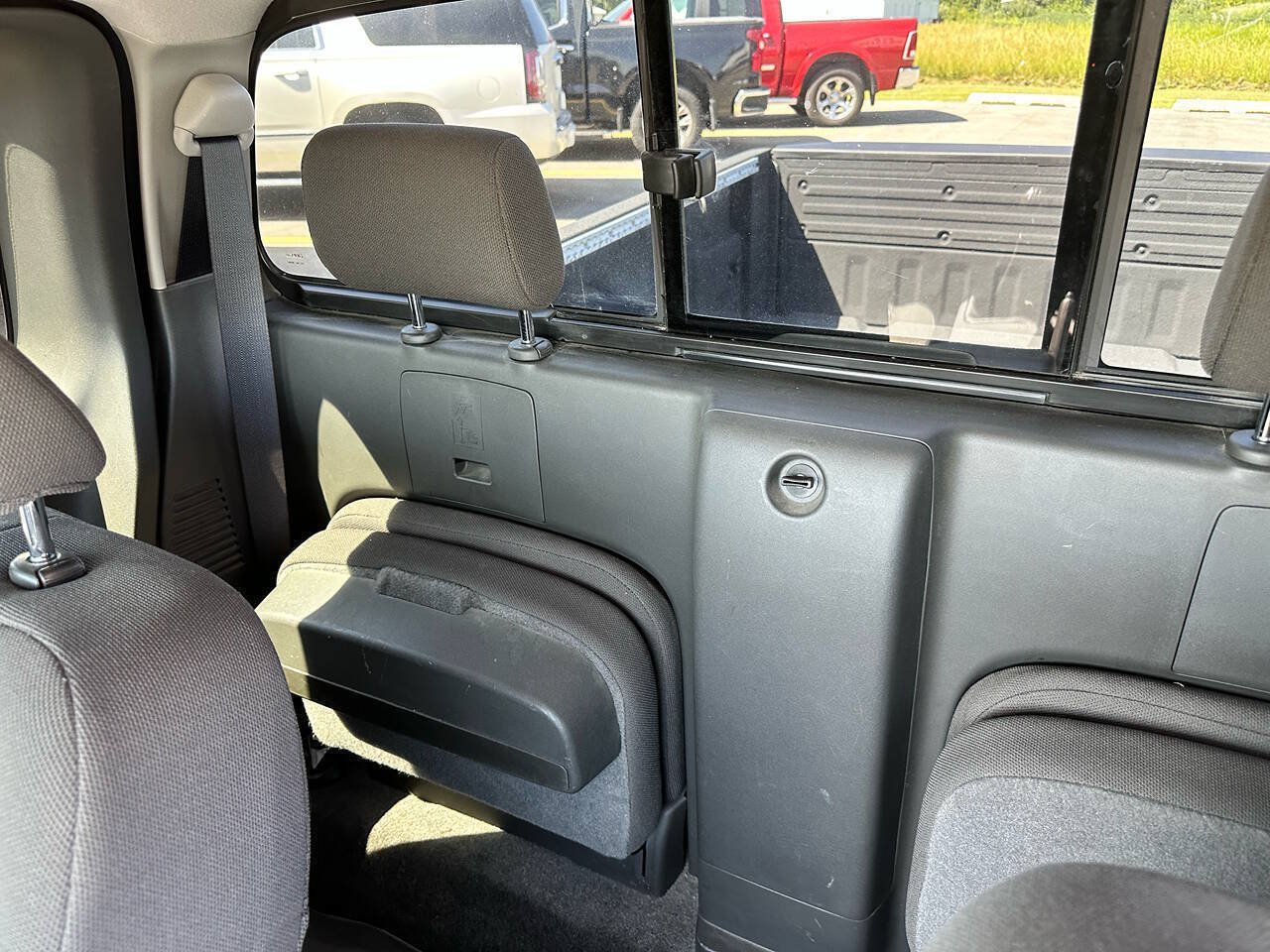 Used 2018 Nissan Frontier SV RWD image 13