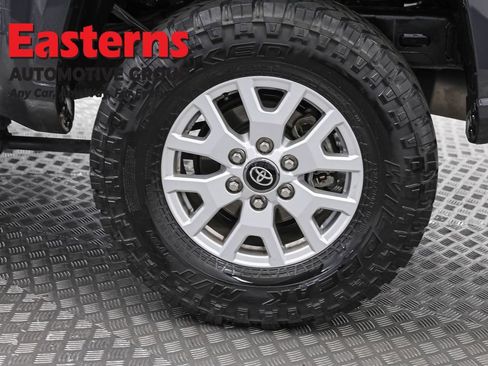 Used 2025 Toyota Tacoma SR5 AWD/4WD image 33