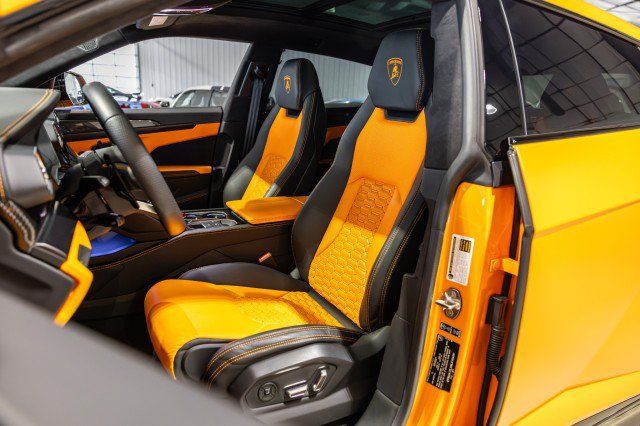 Used 2022 Lamborghini Urus AWD/4WD image 11