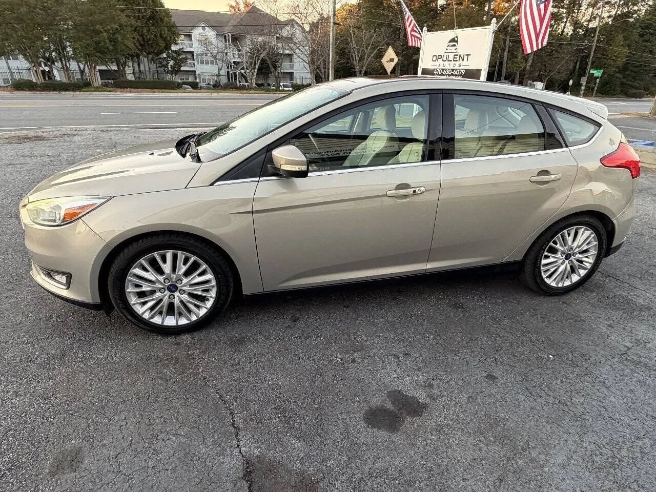 Used 2015 Ford Focus Titanium FWD image 3