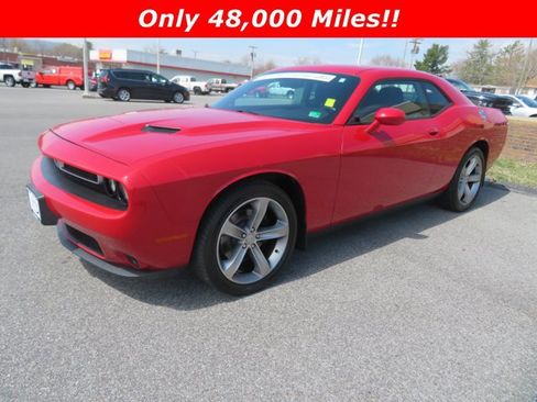 Used 2015 Dodge Challenger SXT w/ Super Sport Group (SS/T) image 8