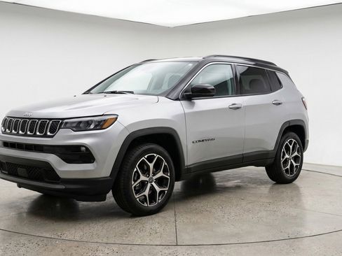 Used 2025 Jeep Compass Limited image 3
