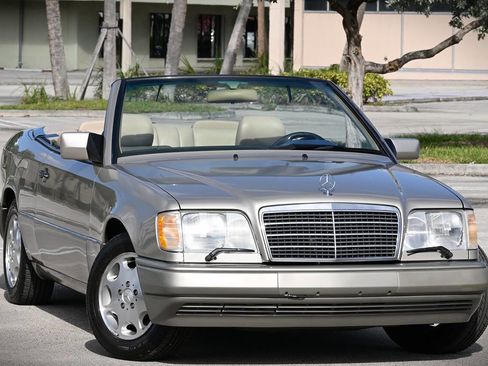 Used 1995 Mercedes-Benz E 320 Convertible image 2