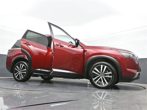 Used 2025 Nissan Pathfinder Platinum image 51