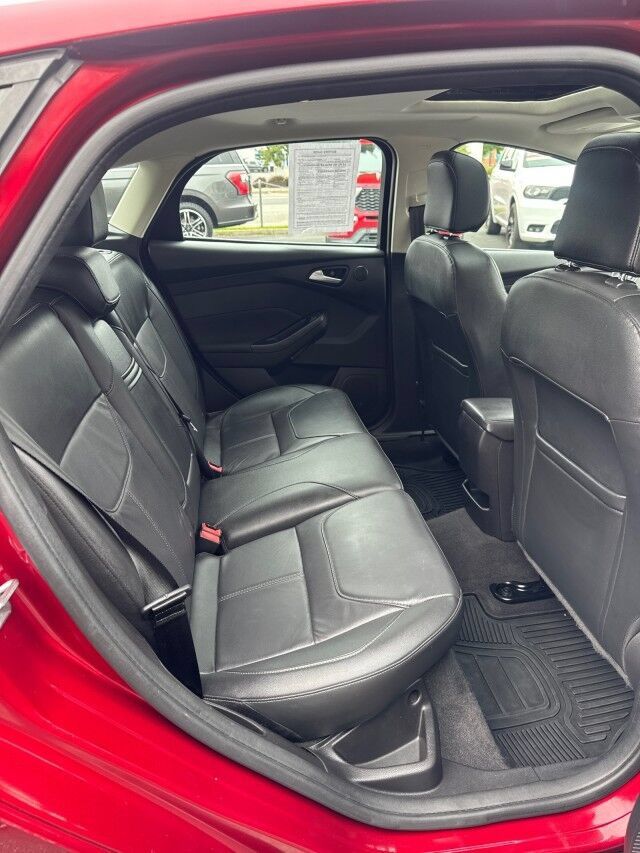 Used 2015 Ford Focus Titanium w/ Titanium Technology Package FWD image 15
