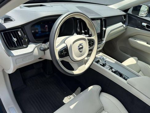 Certified 2024 Volvo XC60 B5 Ultimate w/ Protection Package Premier AWD/4WD image 4