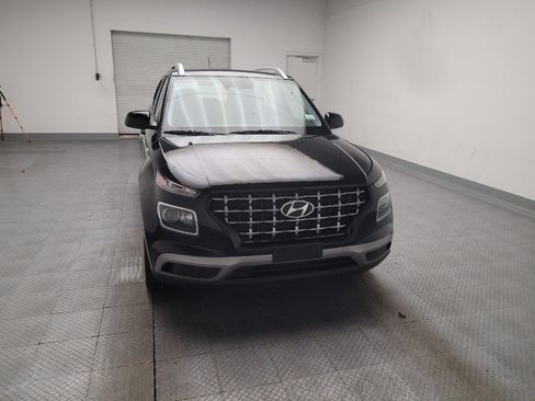 Used 2024 Hyundai Venue SEL FWD image 14