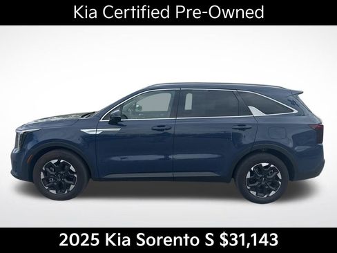 Certified 2025 Kia Sorento S image 8