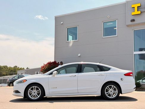 Used 2018 Ford Fusion SE w/ Equipment Group 602A FWD image 11