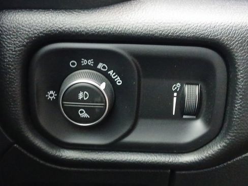 Used 2020 RAM 1500 Lone Star AWD/4WD image 12