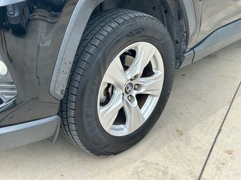 Used 2019 Toyota RAV4 XLE w/ Convenience Package image 9