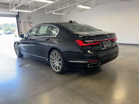 Certified 2022 BMW 740i xDrive w/ Premium Package image 3