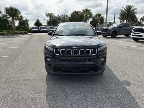 Used 2025 Jeep Compass Latitude AWD/4WD image 8