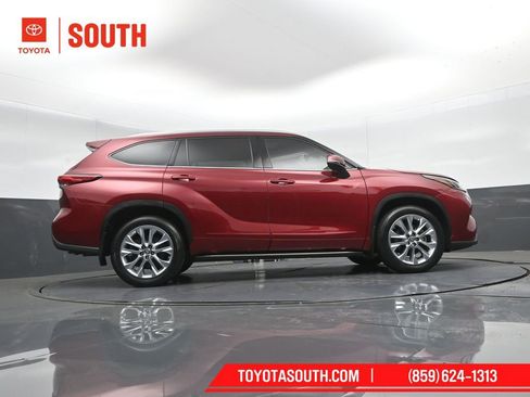 Used 2023 Toyota Highlander Limited AWD/4WD image 45