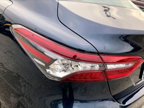 Used 2021 Toyota Camry XLE image 28