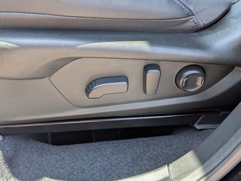 Certified 2025 Subaru Forester Premium AWD/4WD image 20