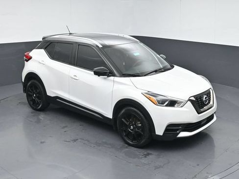 Used 2020 Nissan Kicks SR w/ SR Premium Package FWD image 35