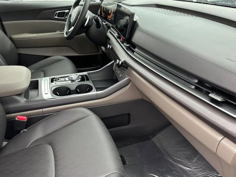 New 2026 Kia Carnival EX image 17