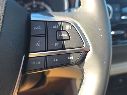 Used 2021 Toyota Highlander XLE FWD image 22