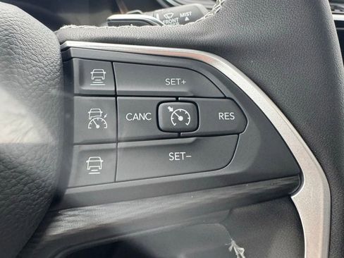 New 2025 Jeep Grand Cherokee Laredo X w/ Luxury Tech Group I image 17