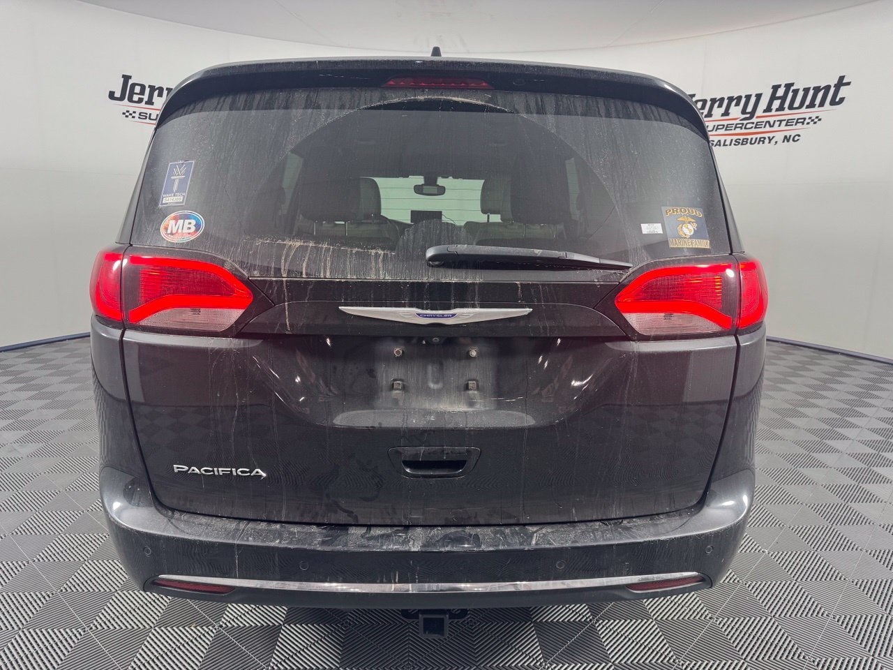 Used 2017 Chrysler Pacifica Touring-L FWD image 8