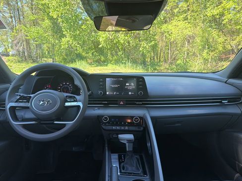 Used 2023 Hyundai Elantra SEL w/ Cargo Package image 14