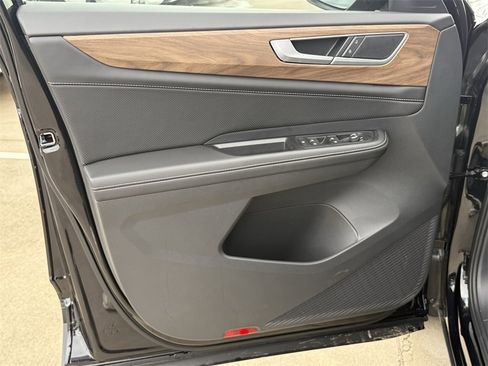 New 2026 Volkswagen Atlas SE image 10