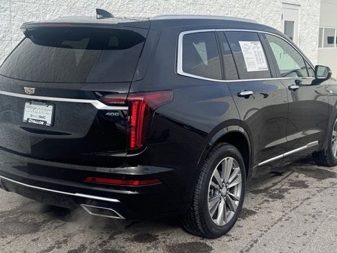 Used 2025 Cadillac XT6 Premium Luxury image 7