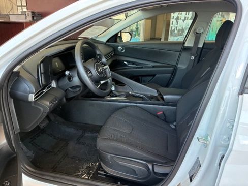 Used 2026 Hyundai Elantra SE FWD image 10