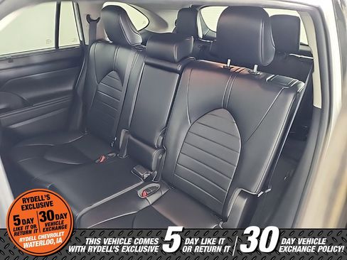 Used 2022 Toyota Highlander XLE image 24