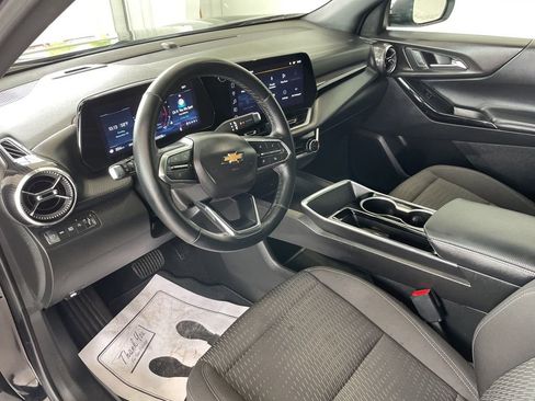 Used 2025 Chevrolet Equinox LT AWD/4WD image 9