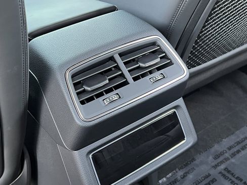 Used 2024 Audi Q8 e-tron Prestige image 19