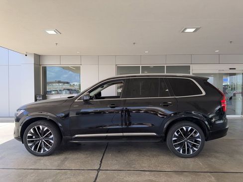 Used 2025 Volvo XC90 B6 Plus image 3