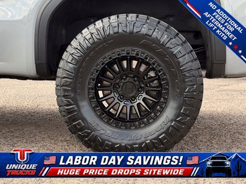 Used 2024 GMC Sierra 1500 AT4 w/ Technology Package AWD/4WD image 12