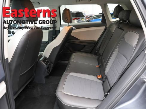 Used 2025 Volkswagen Taos SE AWD/4WD image 20