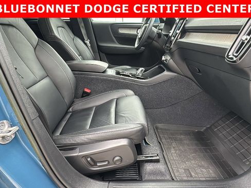 Used 2023 Volvo XC40 B5 Plus w/ Protection Package Premier image 27