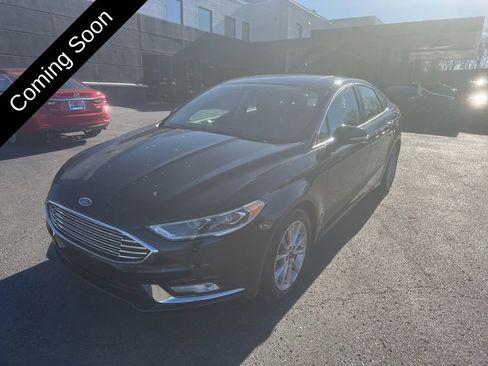 Used 2017 Ford Fusion SE w/ Fusion SE Technology Package image 27