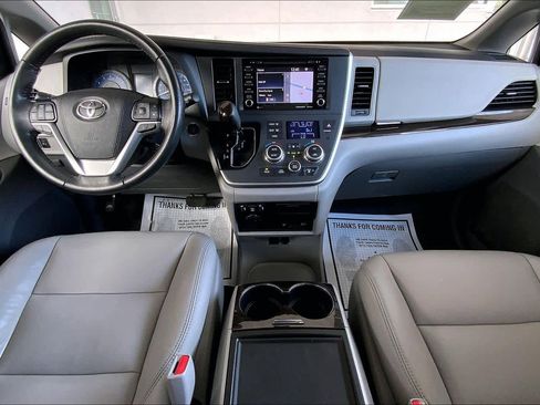 Used 2020 Toyota Sienna XLE Premium image 16