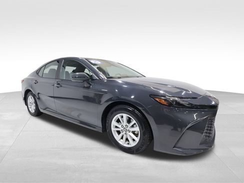 Used 2025 Toyota Camry LE image 6