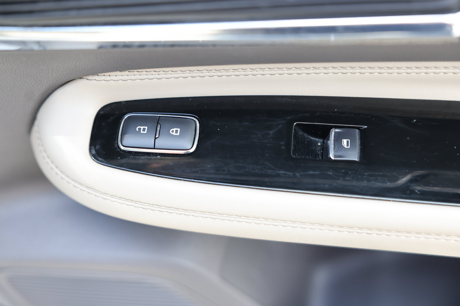 Used 2022 Lincoln Corsair AWD w/ Premium Package image 12