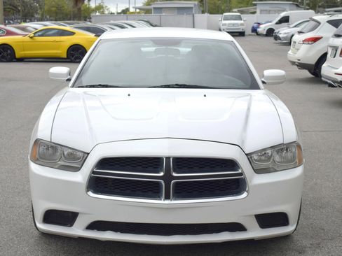 Used 2013 Dodge Charger SE image 2