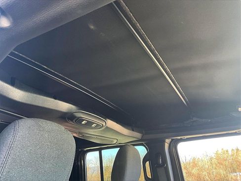 Used 2024 Jeep Wrangler Unlimited image 19