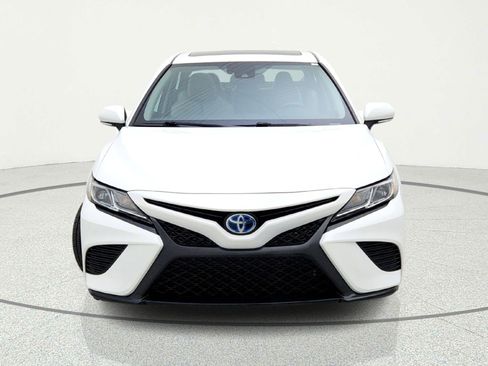 Used 2020 Toyota Camry SE w/ Sunroof Package image 14